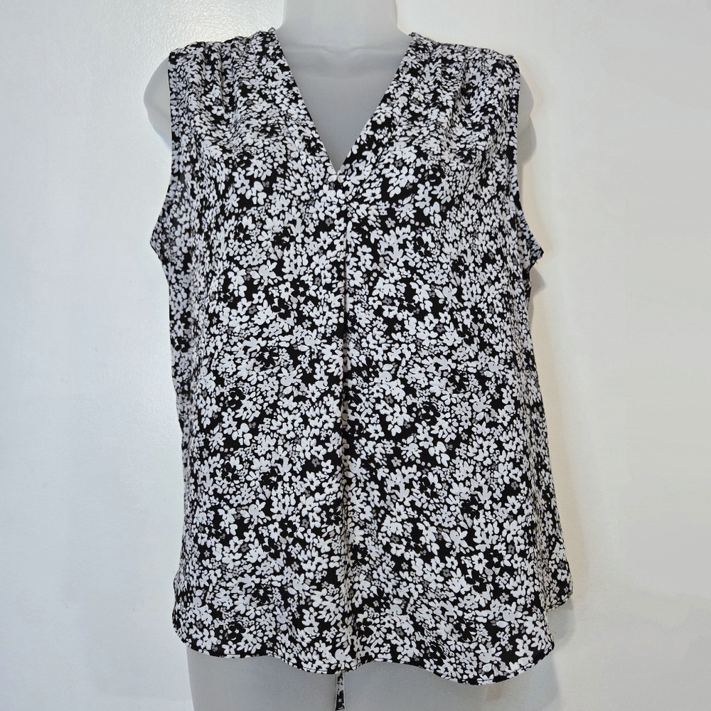 VINCE CAMUTO Floral print sleeveless top, Medium, Black and white